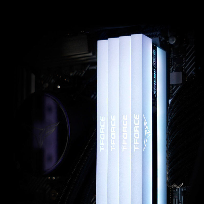 Team Group T-Force Xtreem ARGB DDR4-3200 CL14 RAM 16 GB - Team Group