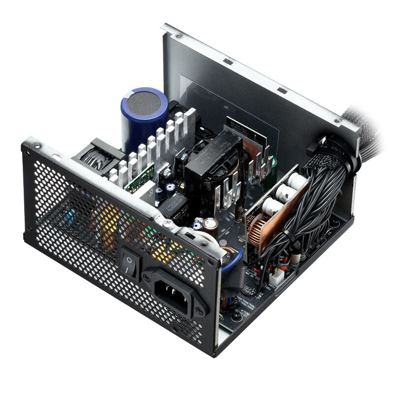 Sideprofil av ADATA XPG KYBER strømforsyning 750 W
