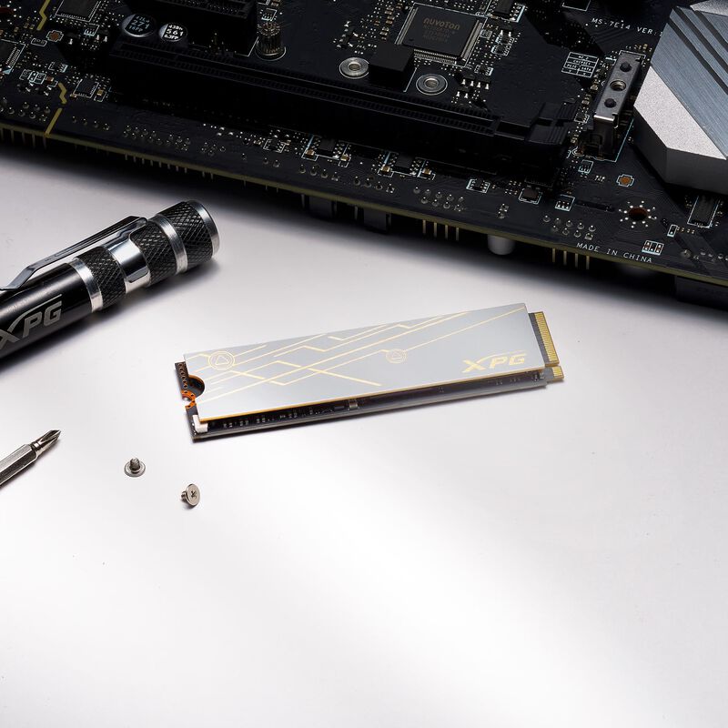 ADATA XPG MARS 980 BLADE NVMe SSD PCIe 5.0 M.2 med kjøleribbe fjernet