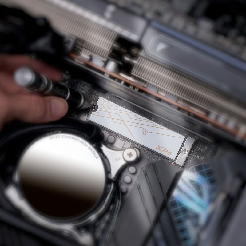 ADATA XPG MARS 980 BLADE NVMe SSD PCIe 5.0 M.2 detalj av kretskort