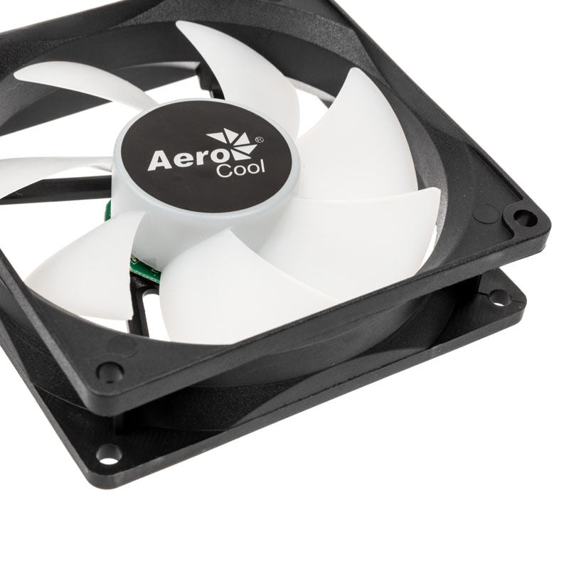 Nærbilde av RGB-LED på Aerocool Frost 9 FRGB LED vifte 90 mm svart