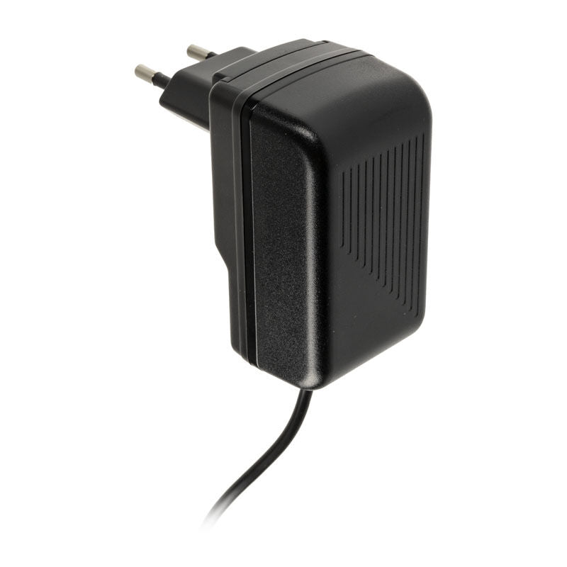 Akasa 15 W USB-C strømforsyning for Raspberry Pi 4 svart bakside