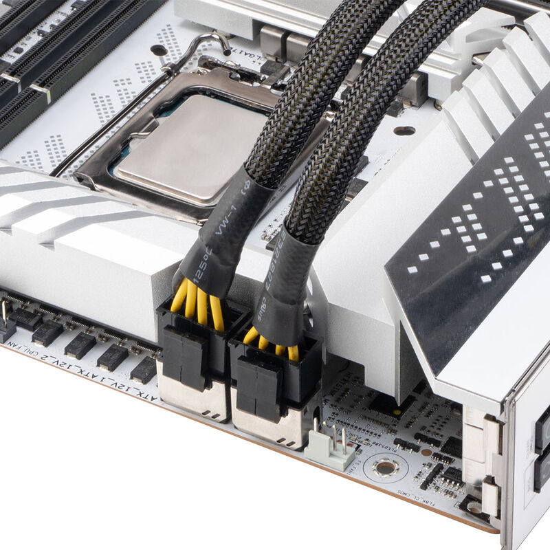 Detalj av Akasa 8-pin til 2x 4+4-pin EPS/ATX adapterkabel svart