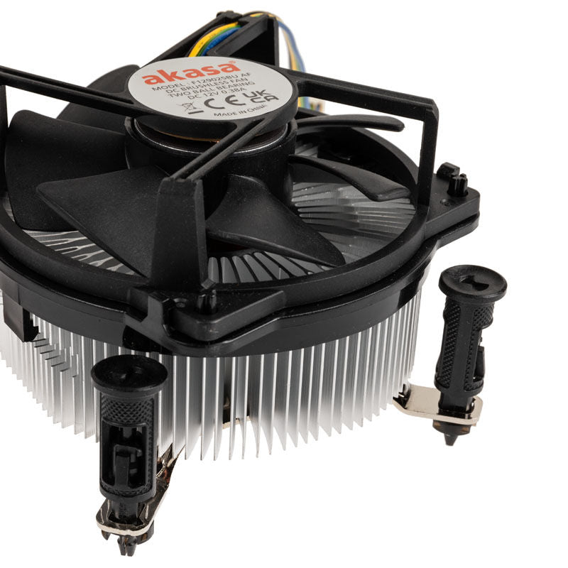 Montert Akasa AK-CC6606BP01 CPU-kjøler i PC-kabinett