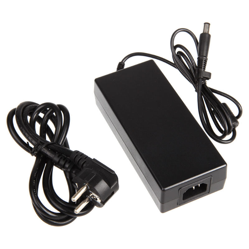 Sidevisning av Akasa Cypher Thin-Mini-ITX kabinett med vifte