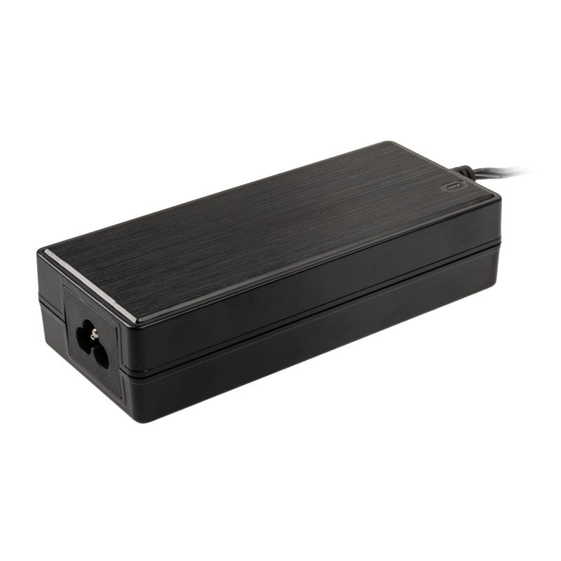 Bakside av Akasa ekstern strømforsyning for Intel NUC / Mini-ITX 90 W