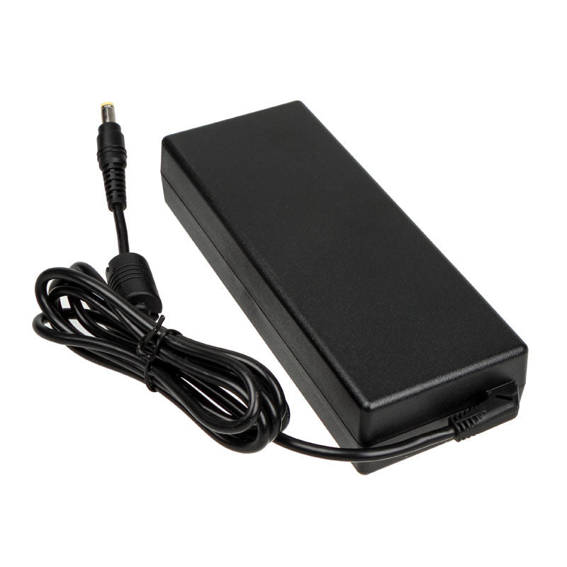 Bakside av Akasa ekstern strømforsyning for Mini-ITX 12V 84 W svart
