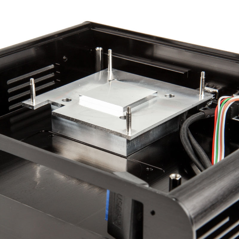Akasa Euler S vifteløs Thin Mini-ITX kabinett liggende posisjon