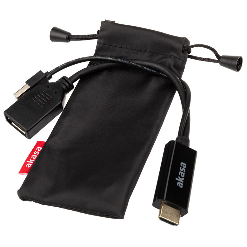 Nærbilde av kontaktene på Akasa HDMI til DisplayPort adapterkabel 25 cm