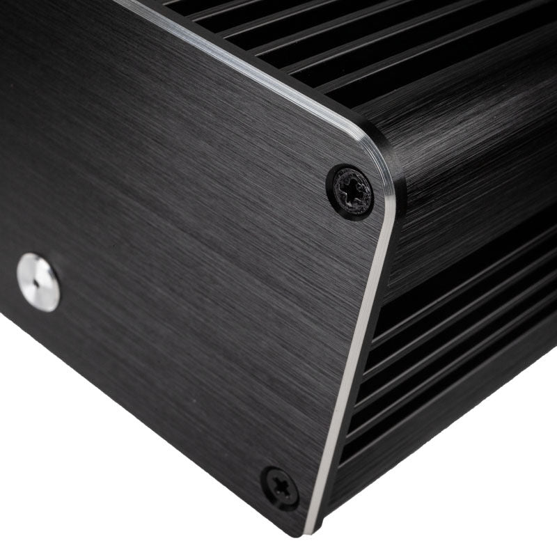 Akasa Newton CTN UCFF kabinett Intel NUC passiv svart montert med Intel NUC