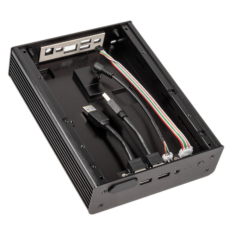 Oversikt over USB-porter på Akasa Newton MC UCFF kabinett for Intel NUC