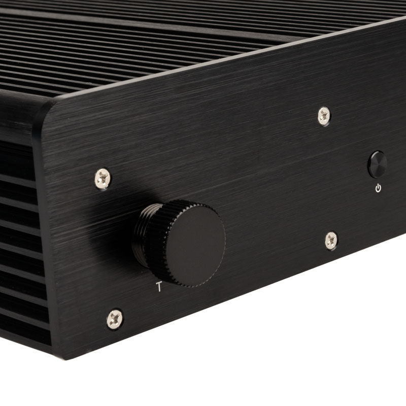 Akasa Pascal TN UCFF kabinett Intel NUC nærbilde av tilkoblinger