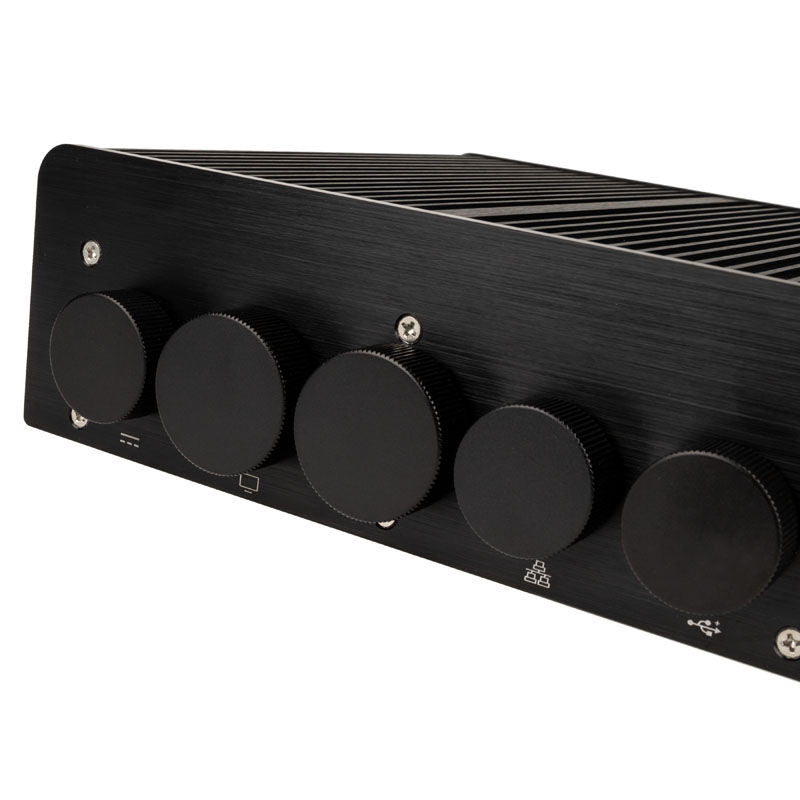 Akasa Pascal TN UCFF kabinett Intel NUC vannbeskyttede kabler