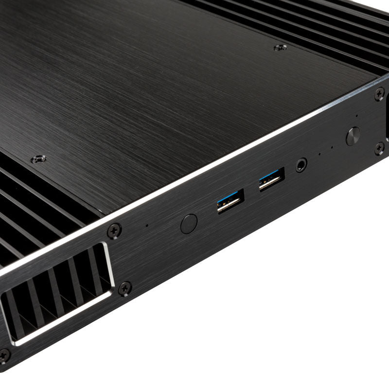 Detalj av frontpanel med USB-port og lydinngang