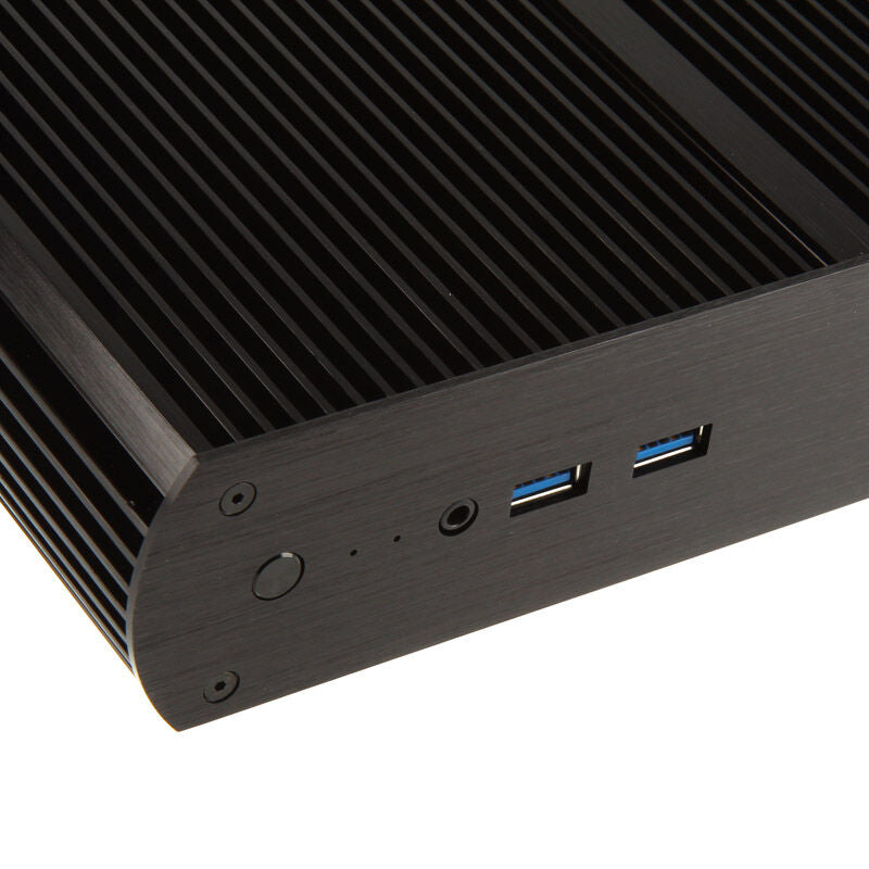 Akasa Tesla H UCFF-kabinett OEM nærbilde av USB-porter