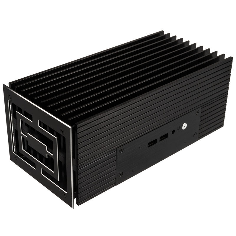 Nærbilde av frontpanel med USB og lydporter på Akasa Turing