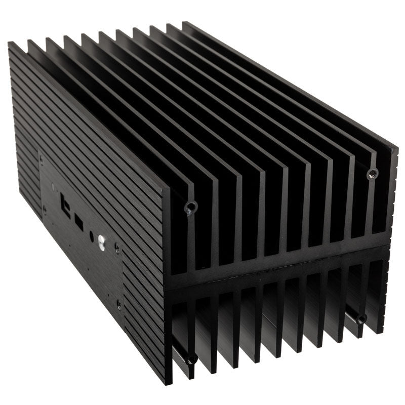 Akasa Turing FX UCFF kabinett Intel NUC vifteløs svart montert