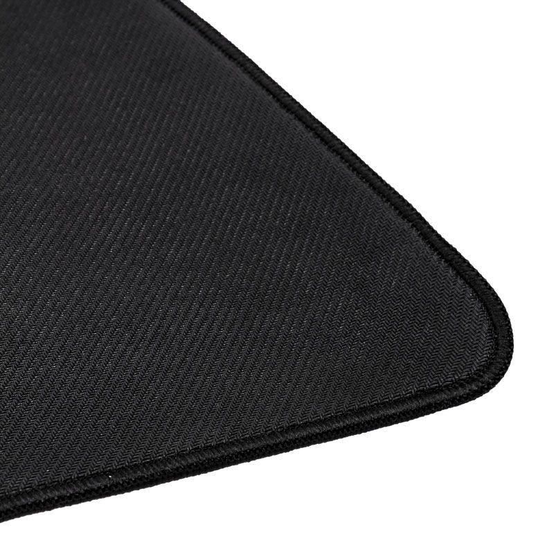Montert Akasa TXL musematte 1000 x 500 mm svart med tastatur og mus