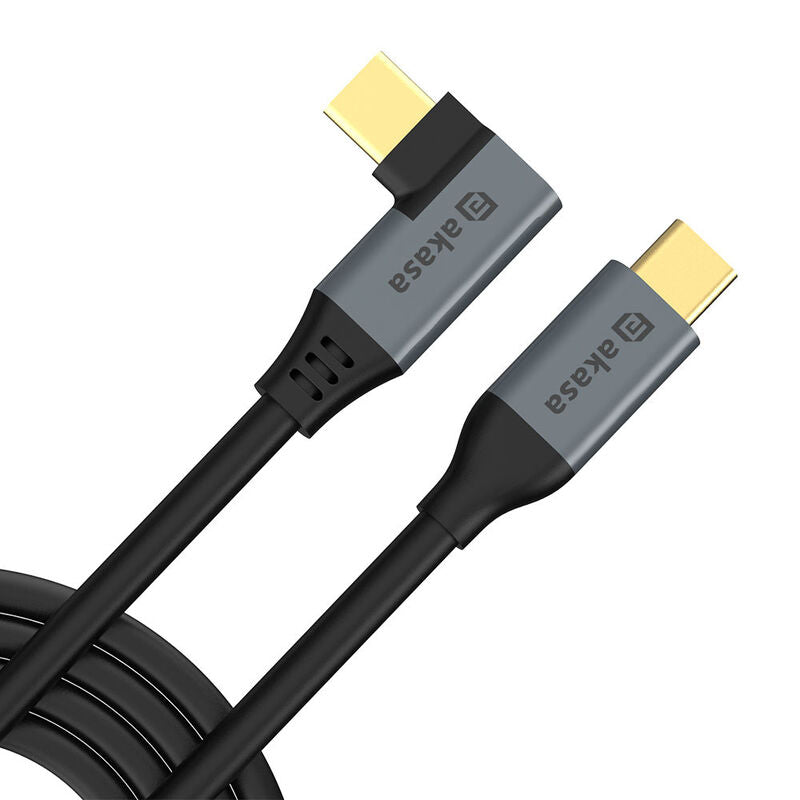 Nærbilde av Akasa USB-C til USB-C 100W PD ladekabel vinklet svart USB-C-kontakt