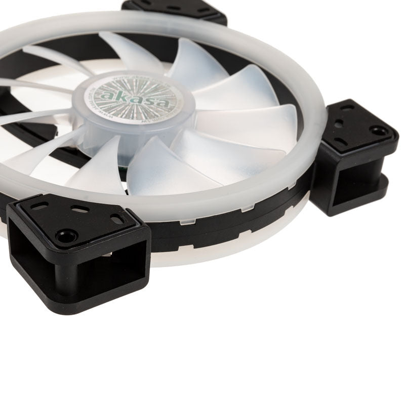 Montert Akasa Vegas TLY ARGB vifte 140 mm 1200 RPM i PC