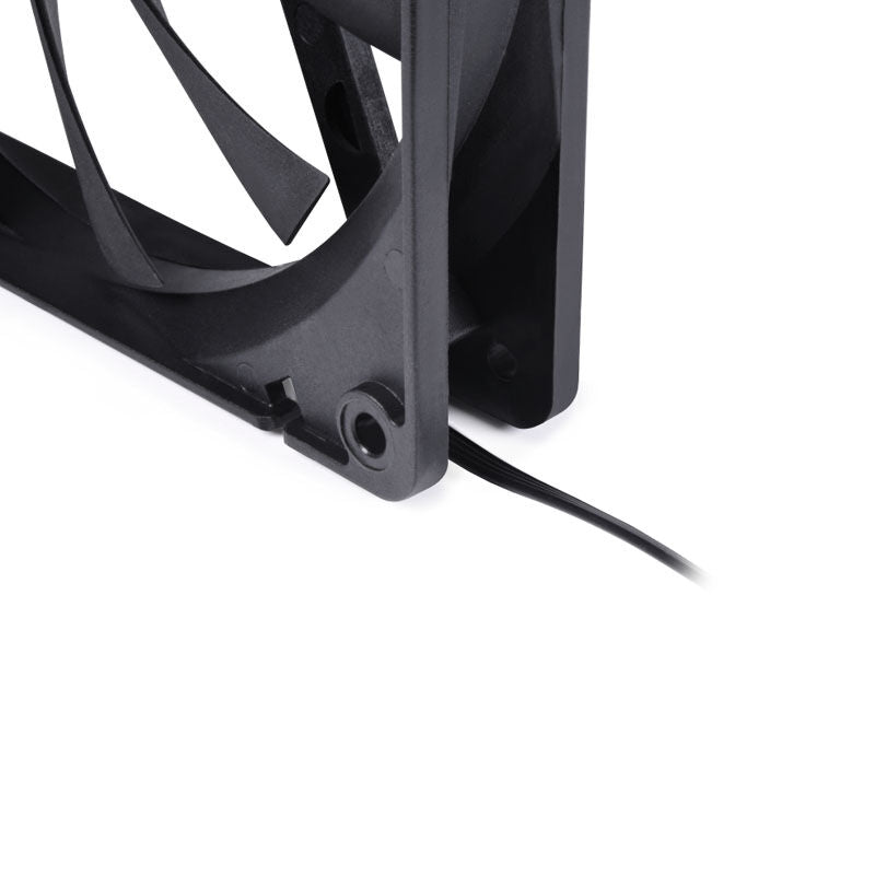 Alphacool Core PWM vifte 140 mm 2000 RPM svart montert i PC-kabinett