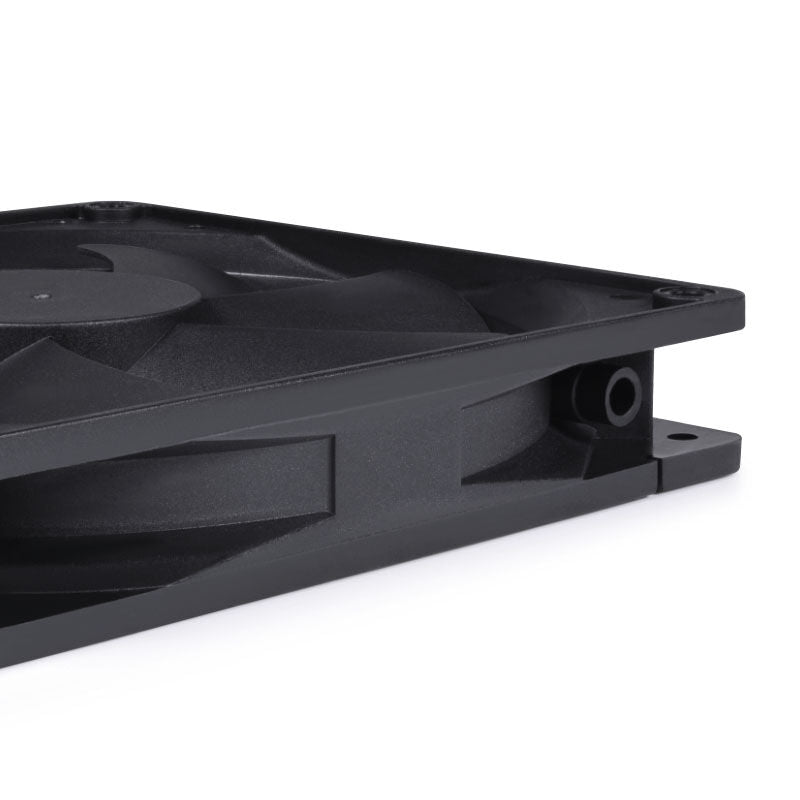 Alphacool Core PWM vifte 140 mm 2500 RPM svart montert i PC