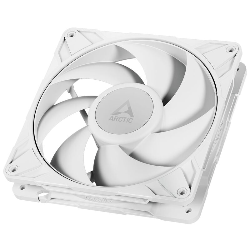 Arctic P14 Pro PST PWM vifte 140 mm svart i bruk med radiator