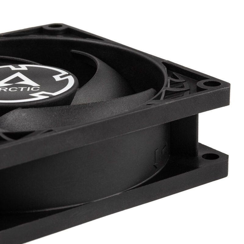 Detalj av Arctic P8 PWM PST vifte 80 mm 3000 RPM svart