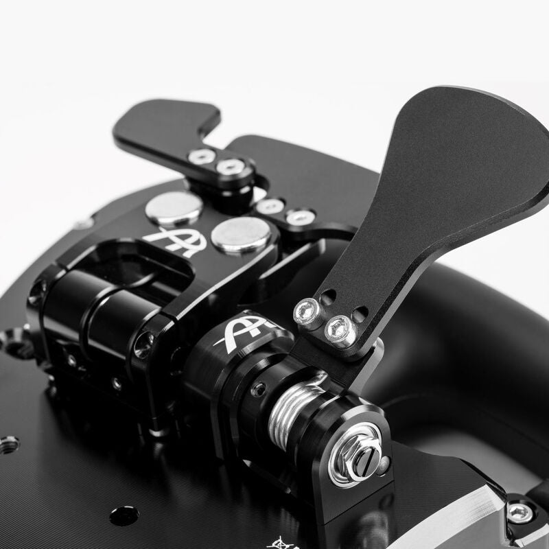 Detalj av girpaddler på Ascher Racing McLaren Artura Pro simracingratt USB