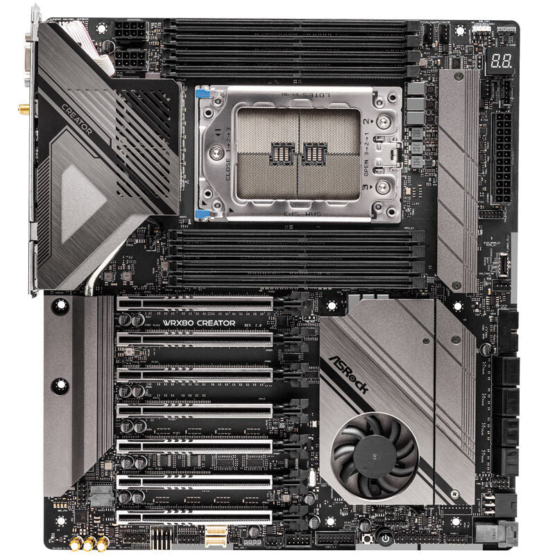 Detalj av ASRock WRX80 Creator R2.0 hovedkortets PCIe slots