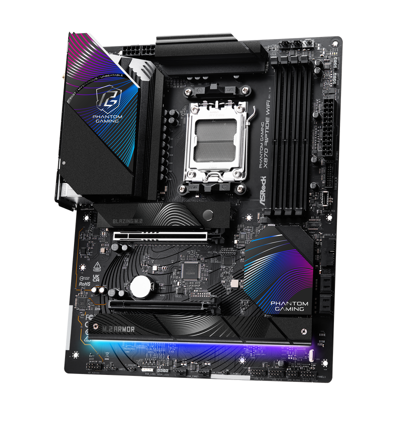 Nærbilde av ASRock X870 Riptide WiFi hovedkortets PCIe-slots