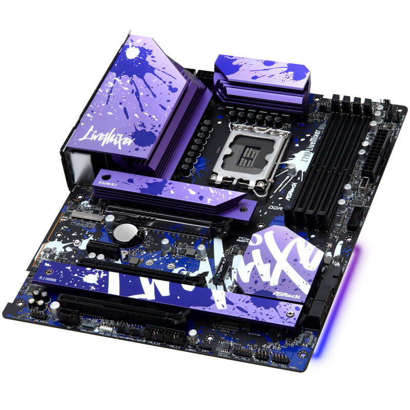 Nærbilde av minnespor på ASRock Z790 LiveMixer hovedkort