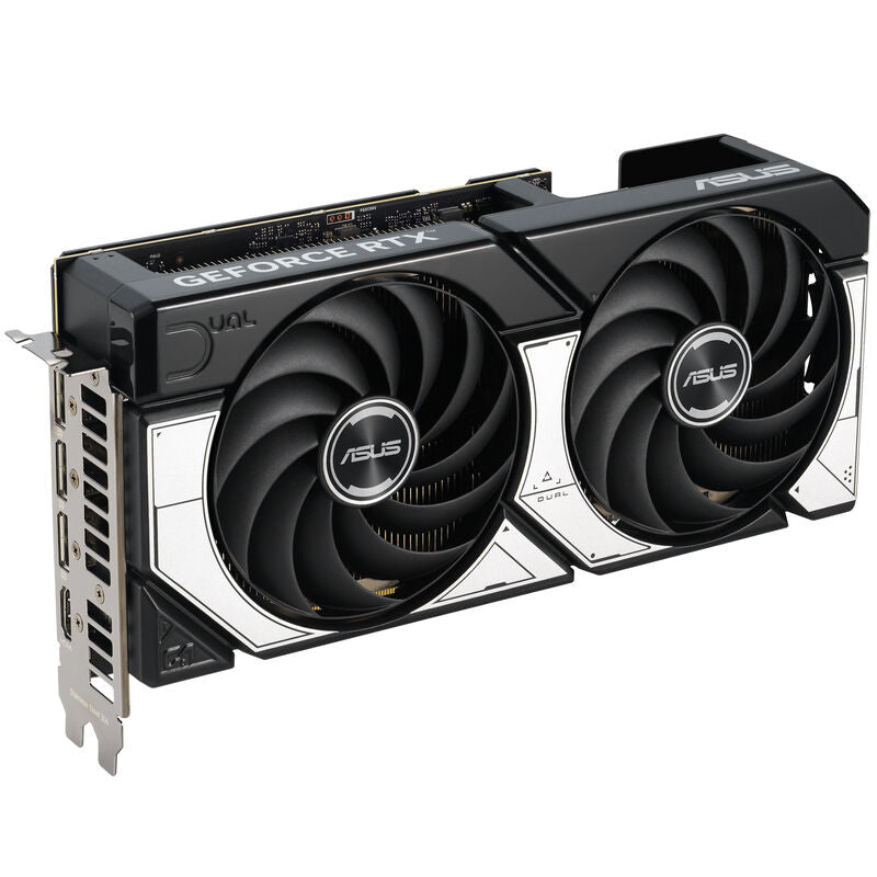 Nærbilde av DisplayPort-tilkoblinger på ASUS Dual GeForce RTX 5070 OC Edition