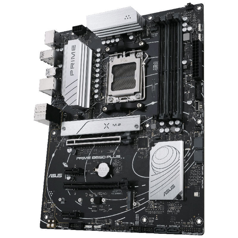 Nærbilde av ASUS Prime B650-Plus hovedkort PCIe slots
