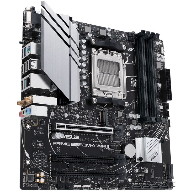 Nærbilde av tilkoblinger på ASUS Prime B650M-A WIFI II hovedkort