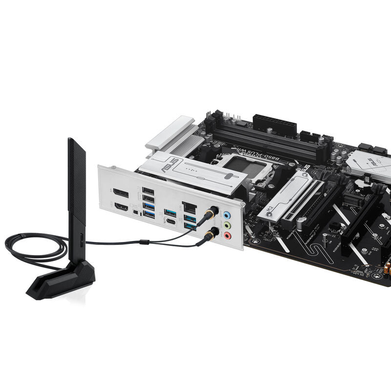 Nærbilde av ASUS Prime B850-Plus WiFi PCIe-spor