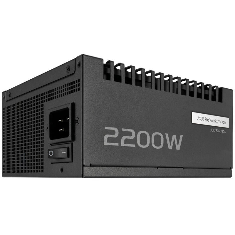 Nærbilde av ASUS Pro WS Platinum strømforsyning 2200 W kabeltilkoblinger
