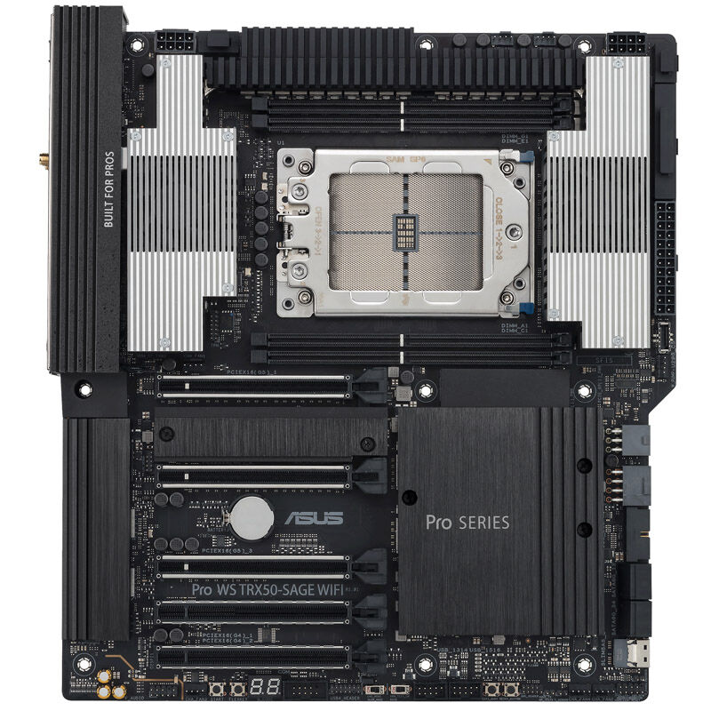 Detalj av PCIe- og minnespor på ASUS Pro WS TRX50-Sage WiFi hovedkort