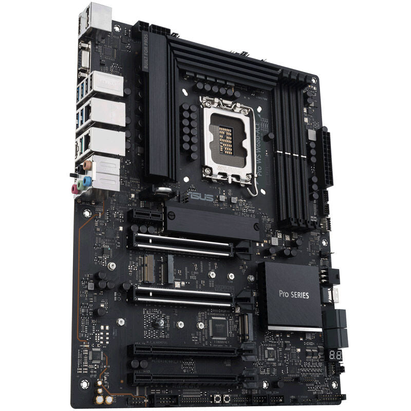 ASUS PRO WS W680-ACE hovedkort nærbilde av minnespor