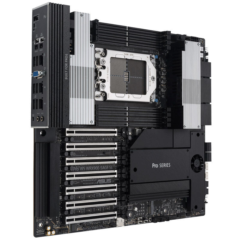 Montert ASUS Pro WS WRX90E-Sage SE hovedkort i PC-kabinett