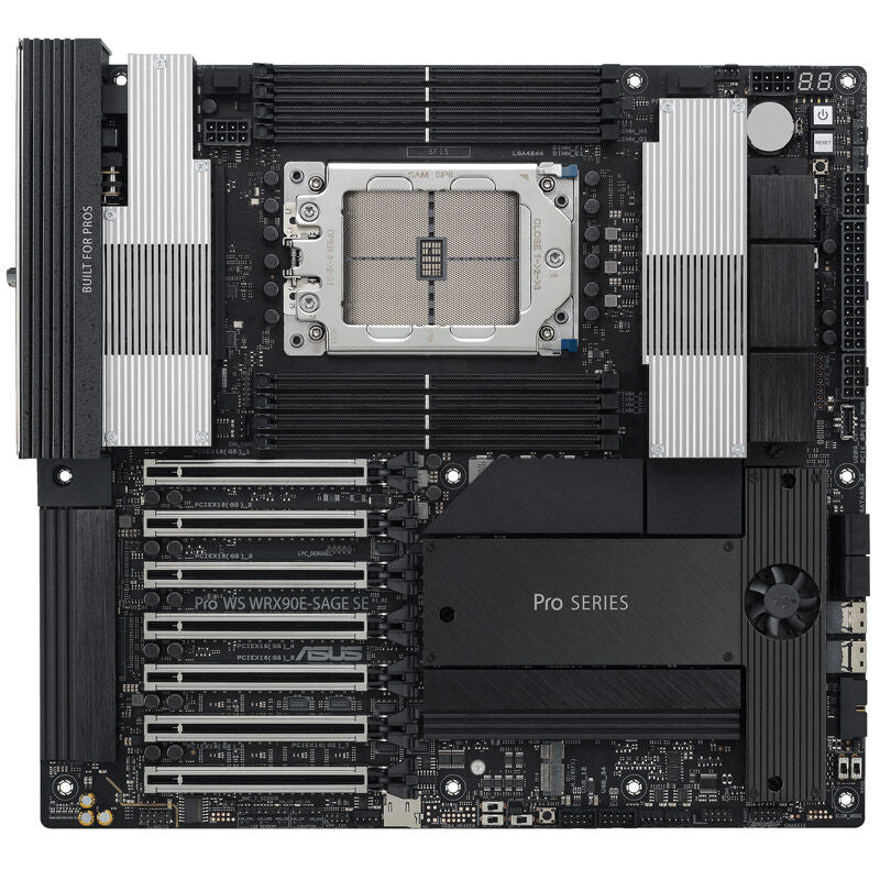 Detalj av ASUS Pro WS WRX90E-Sage SE hovedkort PCIe-porter