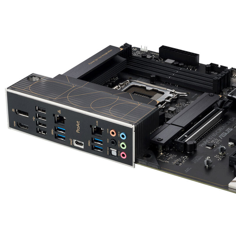 Nærbilde av PCIe-spor på ASUS ProArt B760-Creator D4