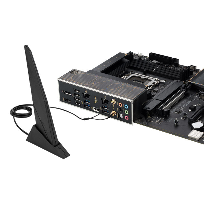 Nærbilde av ASUS ProArt B760-CREATOR WIFI hovedkort PCIe-porter