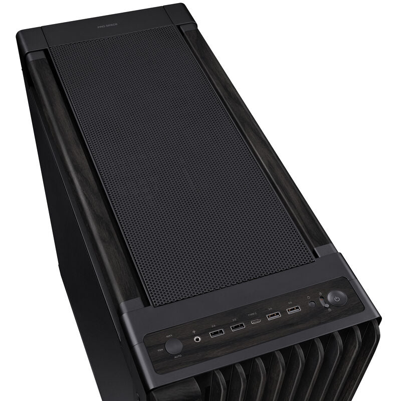 Montert ASUS ProArt PA602 kabinett med komponenter