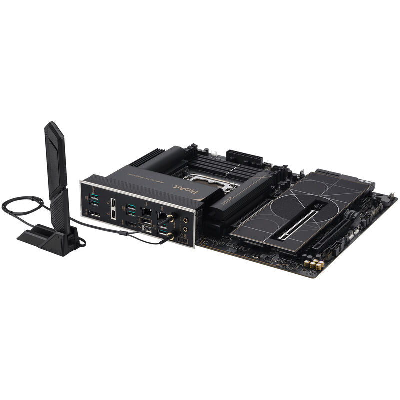Nærbilde av ASUS ProArt Z890-Creator WiFi hovedkort PCIe-porter