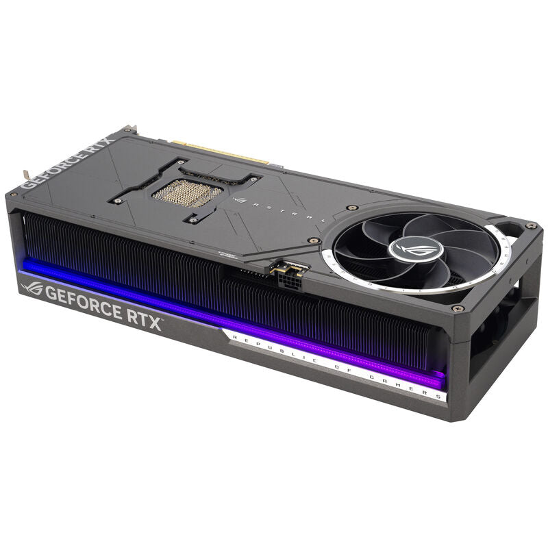 Nærbilde av vifte på ASUS ROG Astral RTX 5090 OC