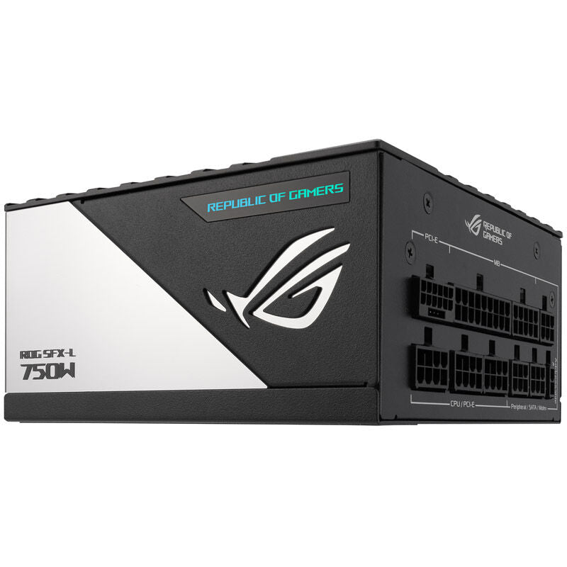 Nærbilde av kabler og kontakter på ASUS ROG Loki SFX-L strømforsyning