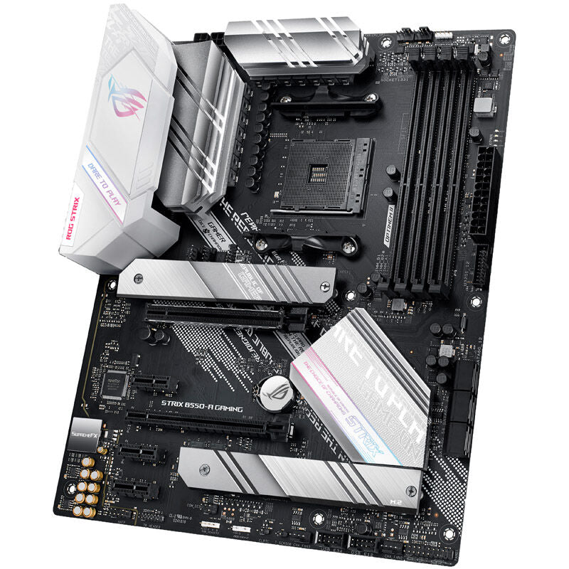 Nærbilde av ASUS ROG Strix B550-A Gaming hovedkort PCIe-slot