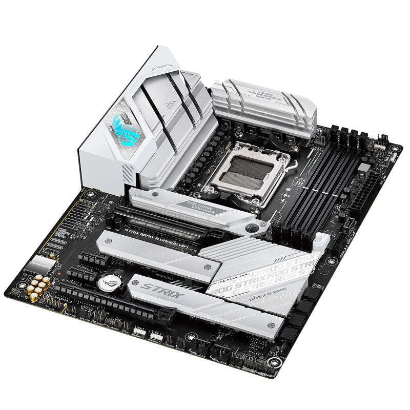 Nærbilde av ASUS ROG Strix B650-A Gaming WiFi hovedkortets minnespor