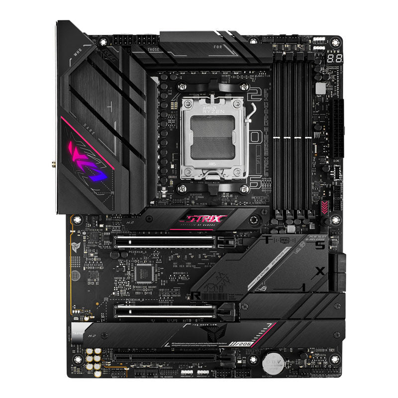 Detaljbilde av ASUS ROG Strix B650E-E Gaming WiFi hovedkortets PCIe-spor